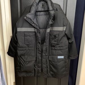 Nike Men's Black Puffer Jacket with Gray Accents